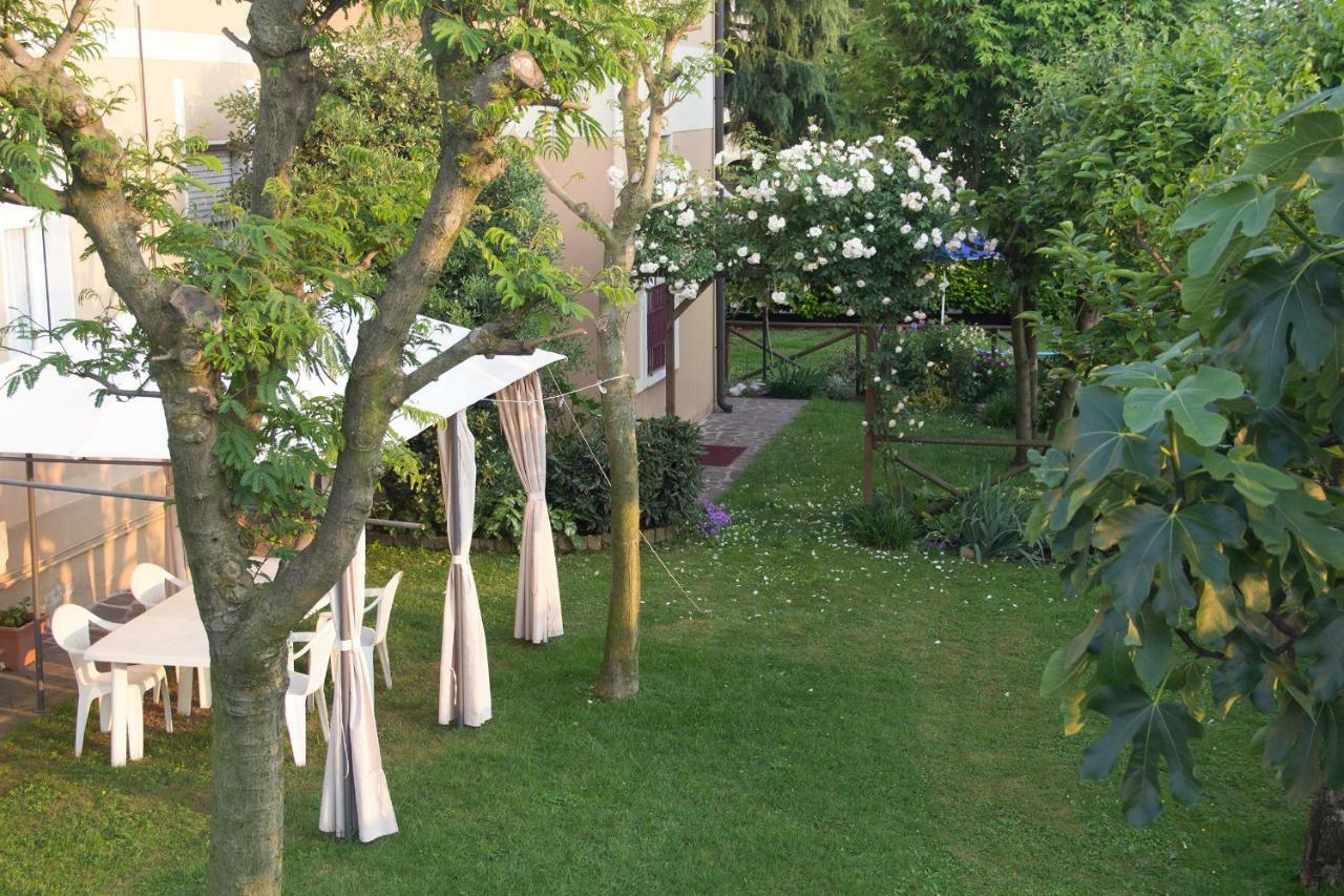 Il Giardino Bed & Breakfast Trenzano Luaran gambar